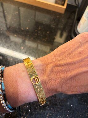 110% AUTHENTIC EXCELLENT CONDITION!! Fendi Logo Hinged Bangle Bracelet